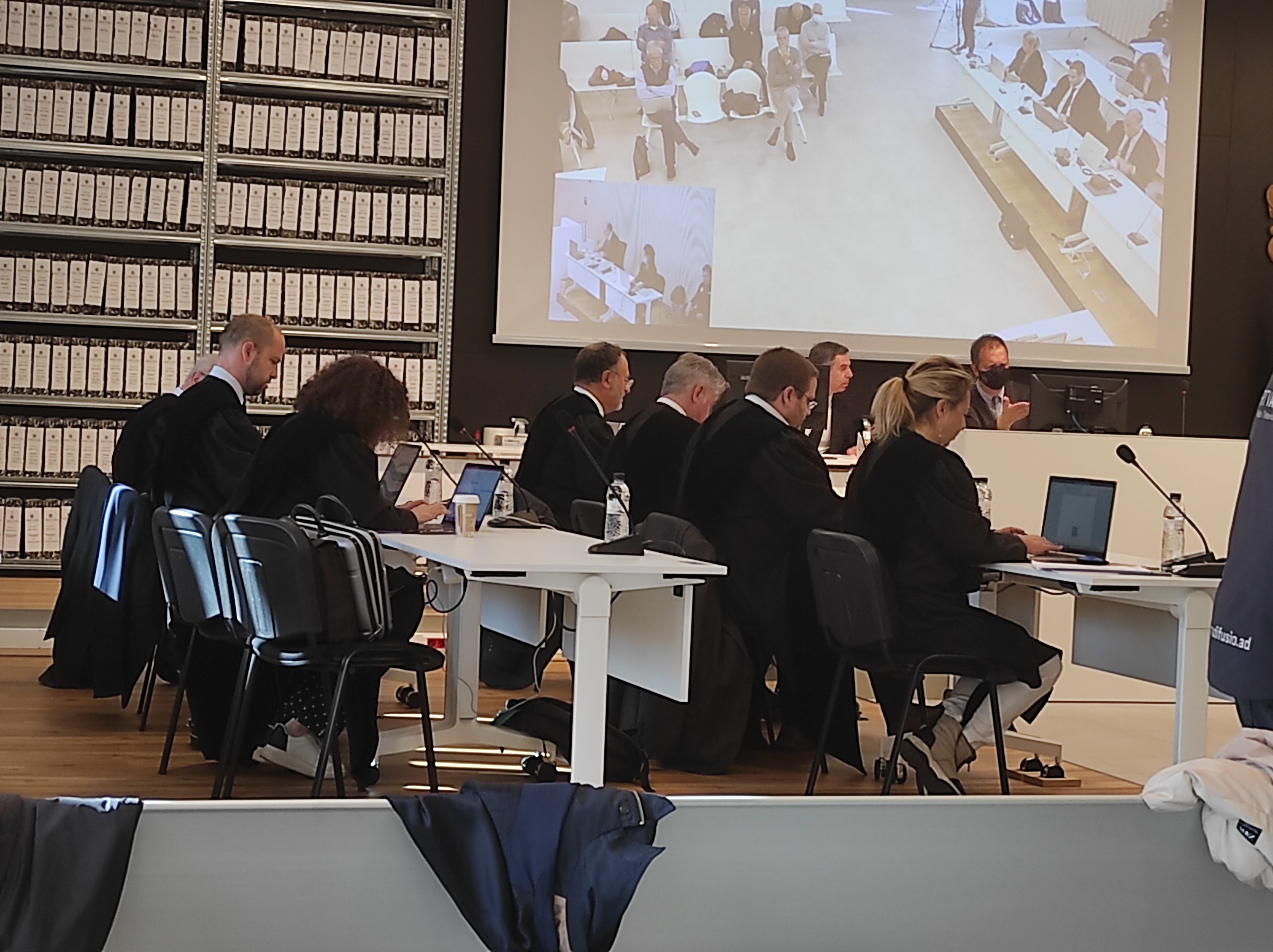 S'han incorporat dos advocats nous a la causa.