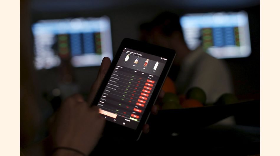 Conozca el bar que funciona tal como si fuera una bolsa de valores