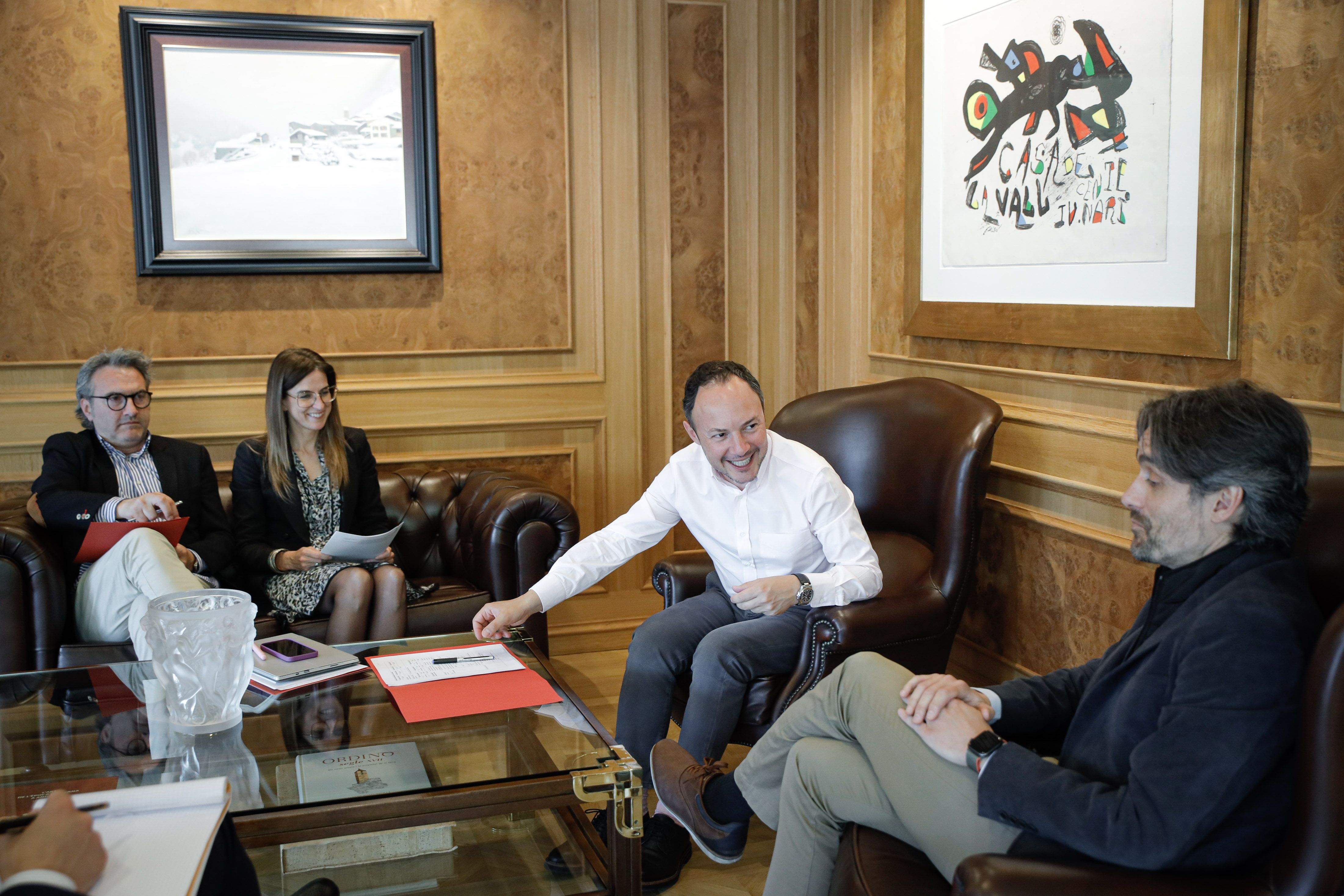 L'executiu amb el president de la Federació d'Atletisme d'Andorra, Josep Maria Missé.