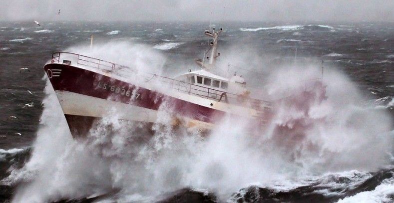 Diseñan el primer sistema para detectar olas gigantes solitarias