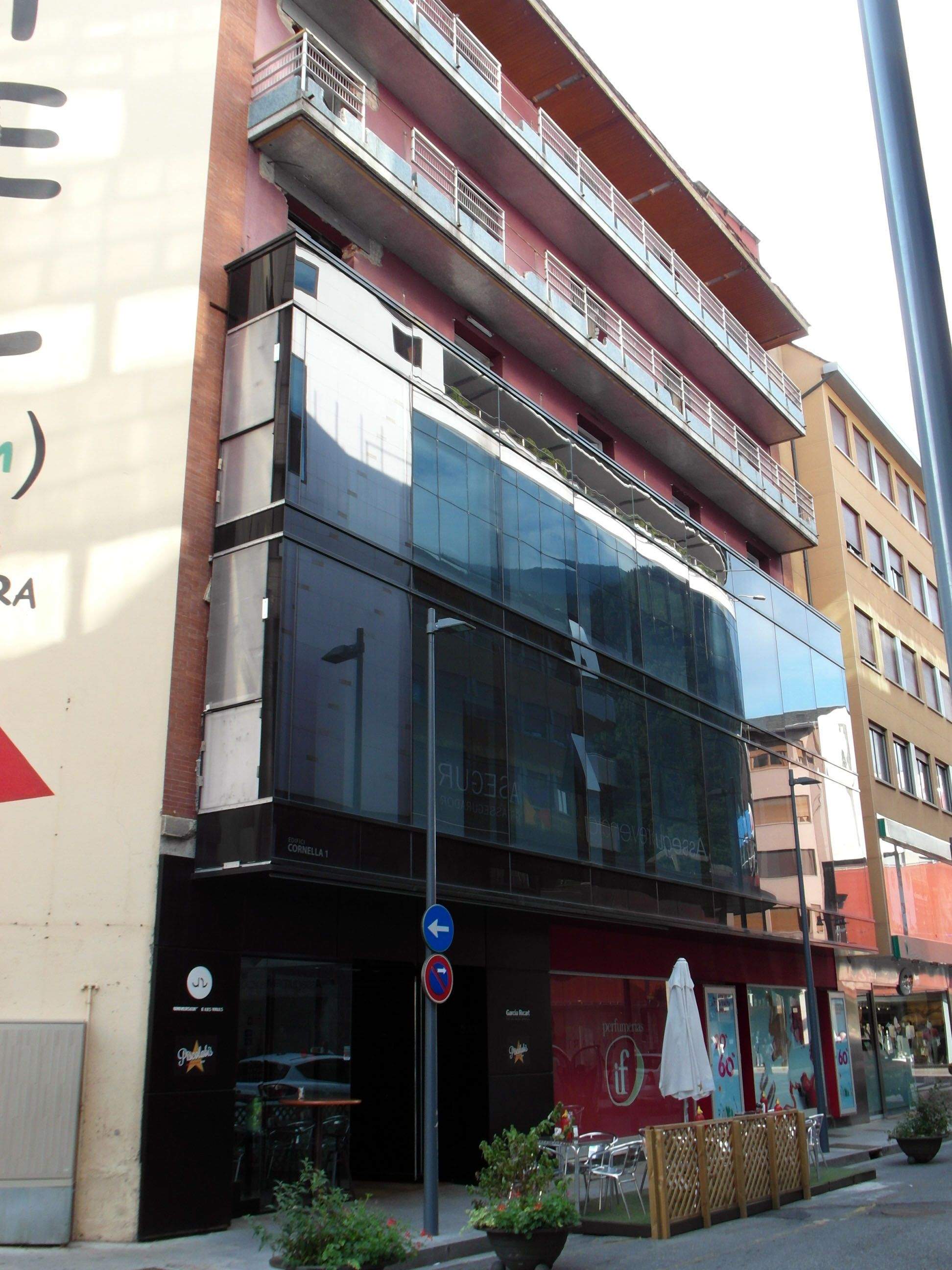 La Universitat de les Valls abandona l\'edifici Cornella i s\'aboca a la fallida