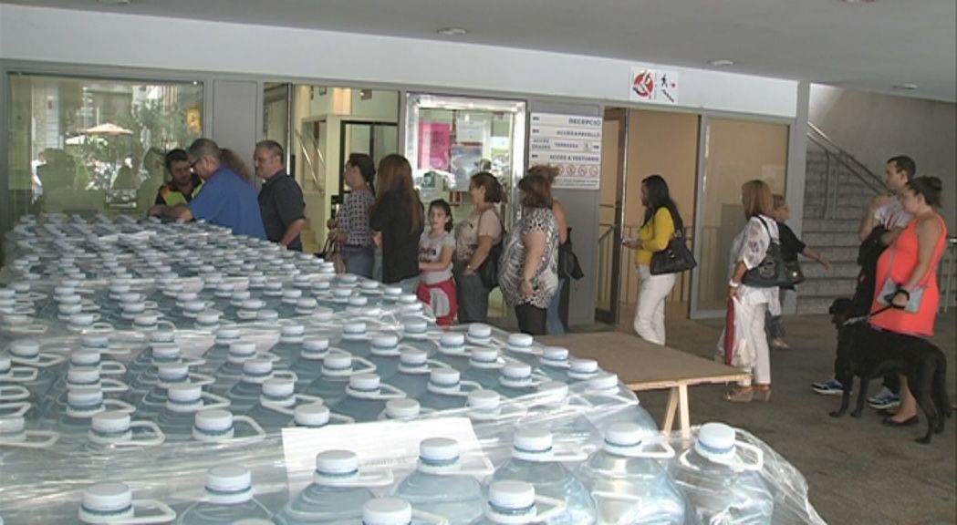 Una garrafa d\'aigua de sis litres per persona i dia