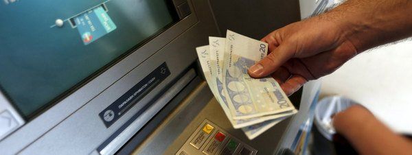 Los griegos evitan el corralito abriendo cuentas en Bulgaria