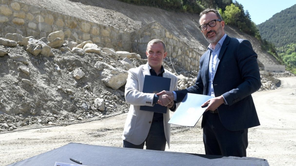 Majoral i Filloy després de la signatura de l'acord.