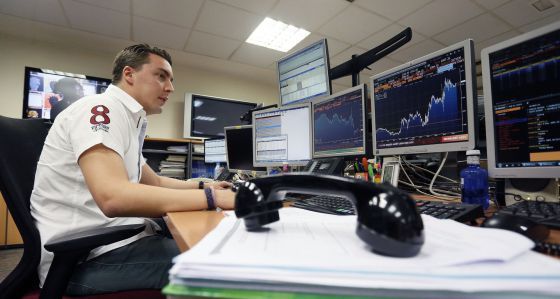 La animada soledad del bróker nocturno