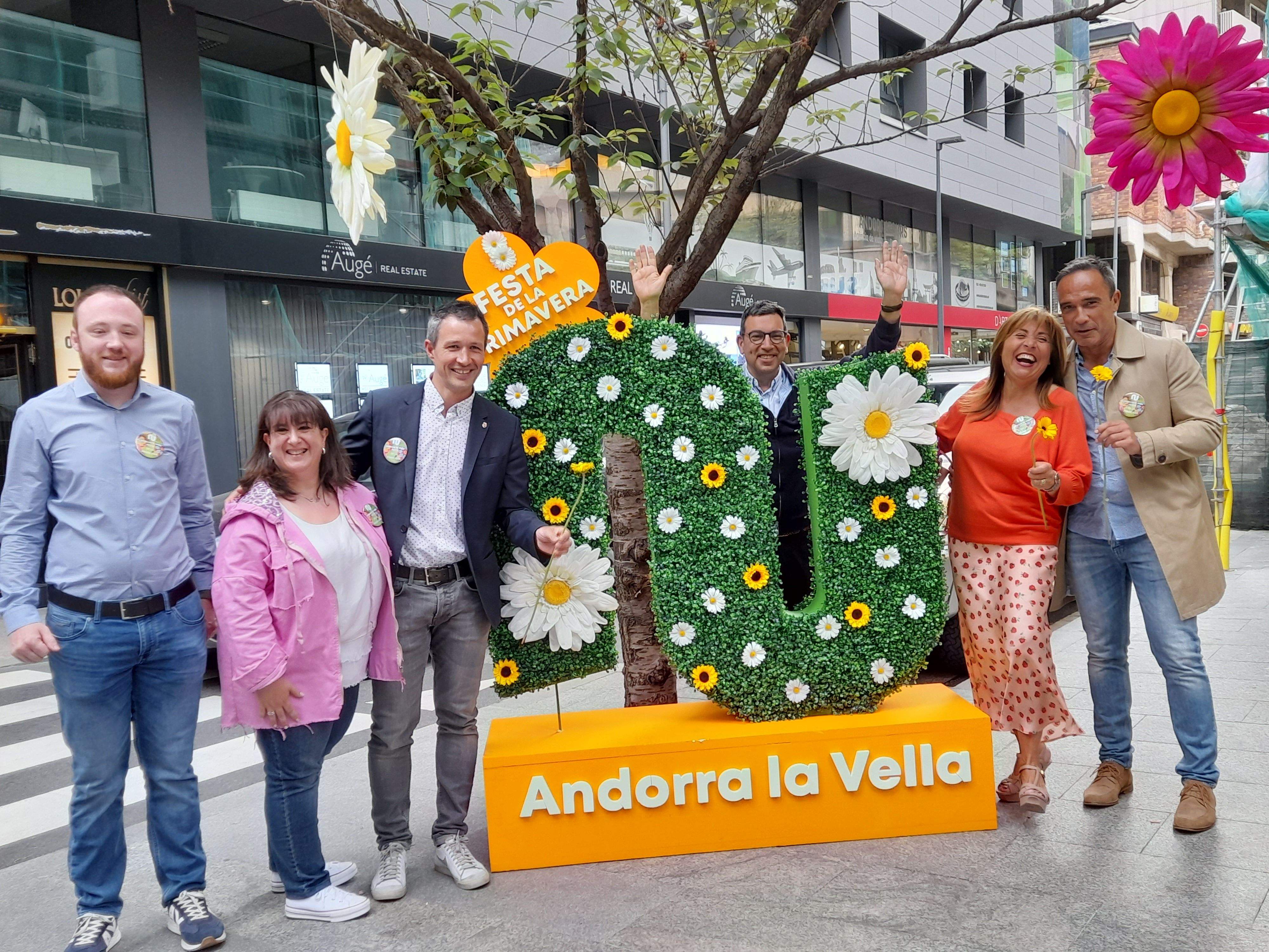Membres de la corporació d'Andorra la Vella en un dels espais habilitats per fer-se fotos.