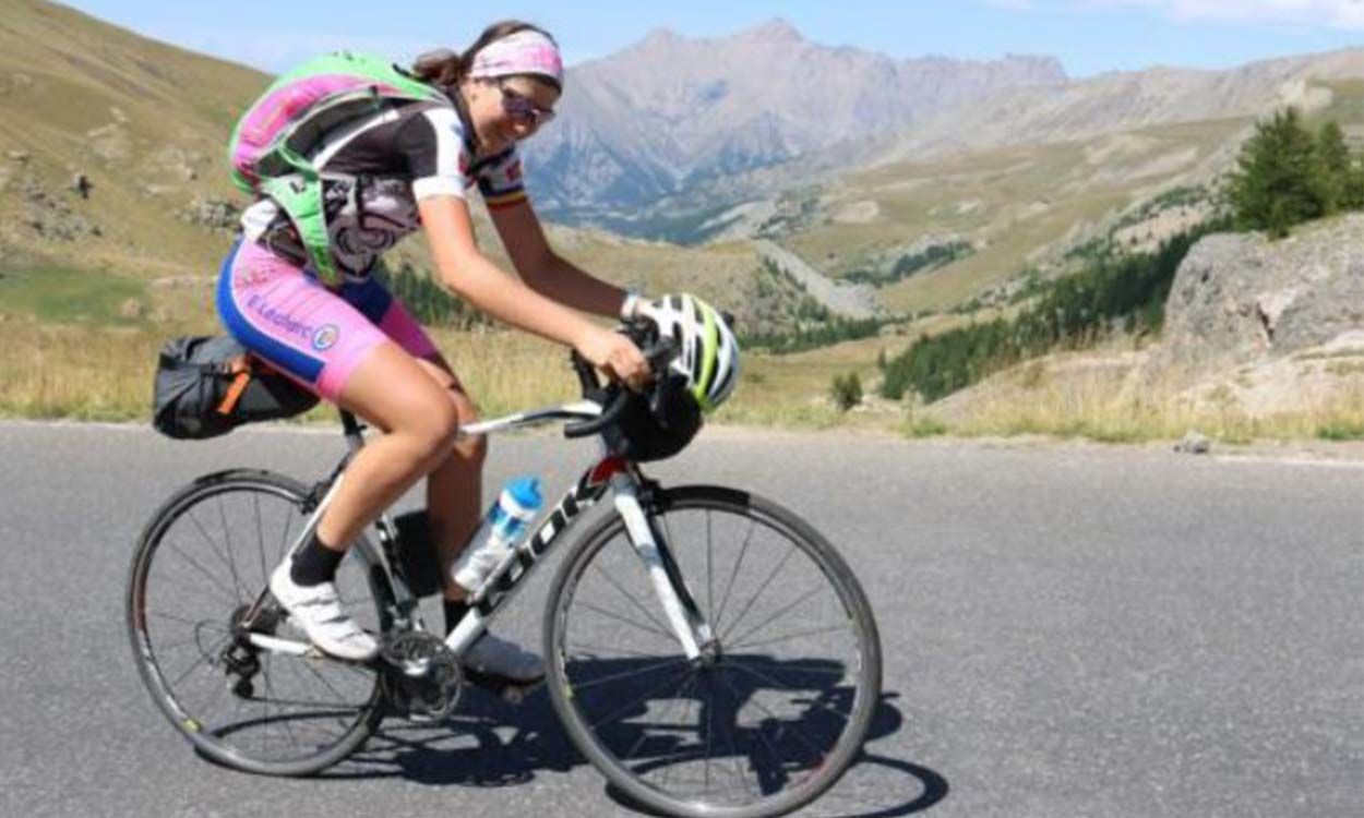 Andrea Sinfreu en un recorregut amb bicicleta