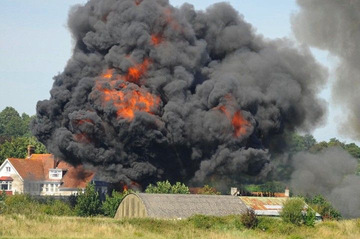 AirLive.net: BREAKING We\'re receiving reports of crash at Shoreham airshow