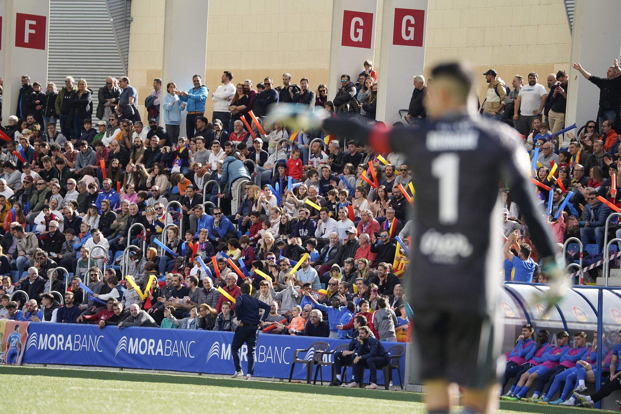 Aficionats a les graderies del Nacional el passat diumenge, en el duel contra l'Albacete.