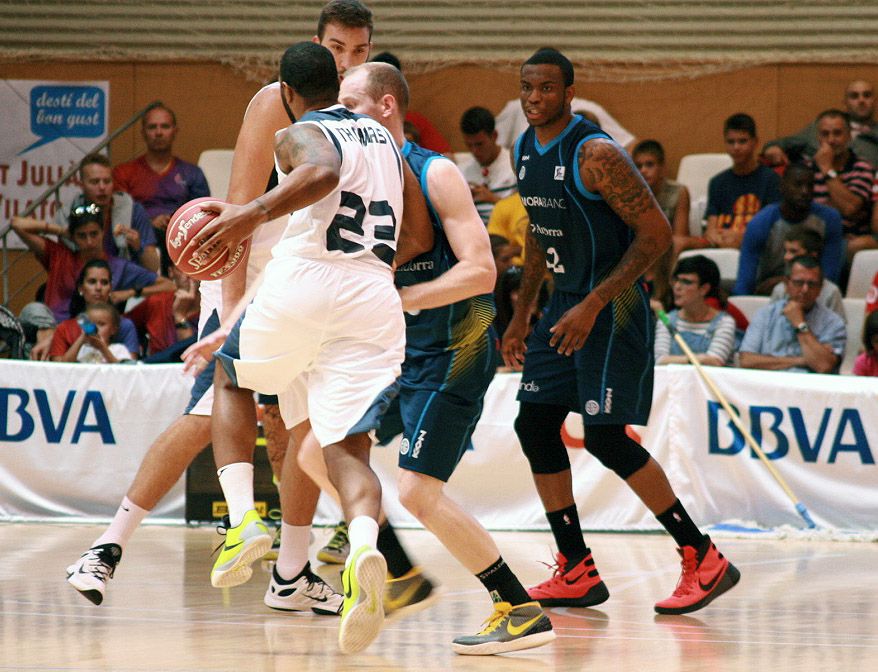 Un bloc superior i un destacat Jones porten el MoraBanc Andorra al primer triomf