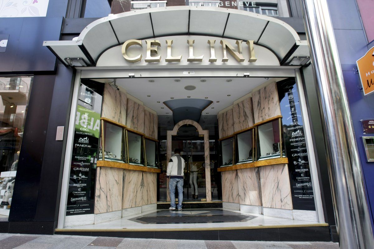 Alliberen dos dels joves que van robar a la joieria Cellini de Carlemany fa dos anys