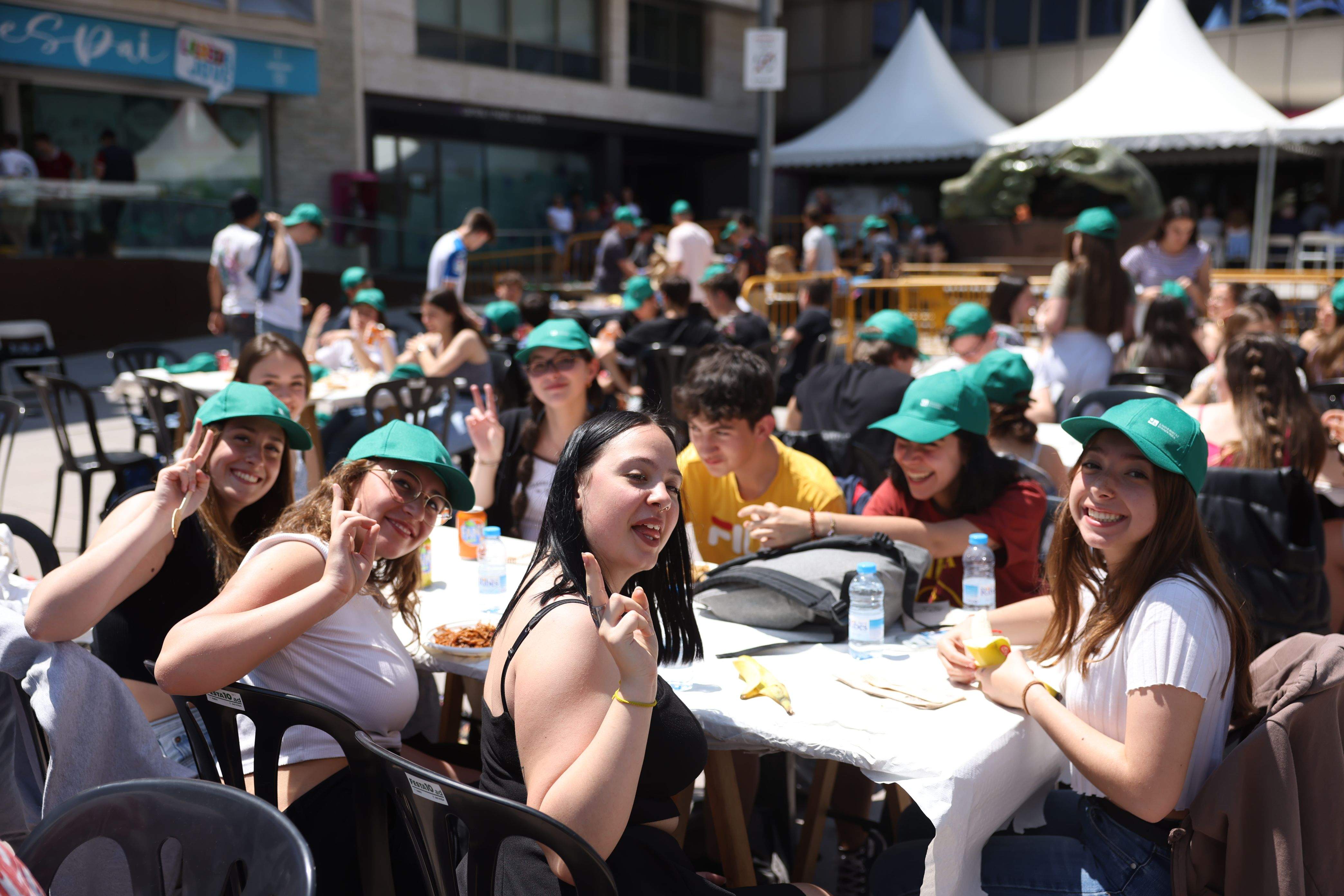 El dinar que s'ha dut a terme a la plaça de la Germandat amb motiu de la Diada universitària.