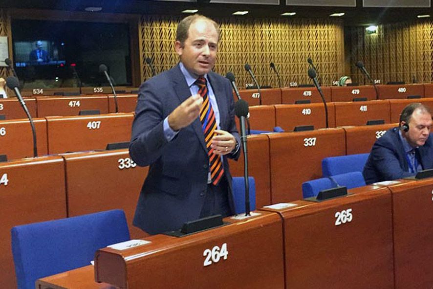 DA \'premia\' el conseller Jordana amb la presidència de la comissió de Sanitat i Medi Ambient