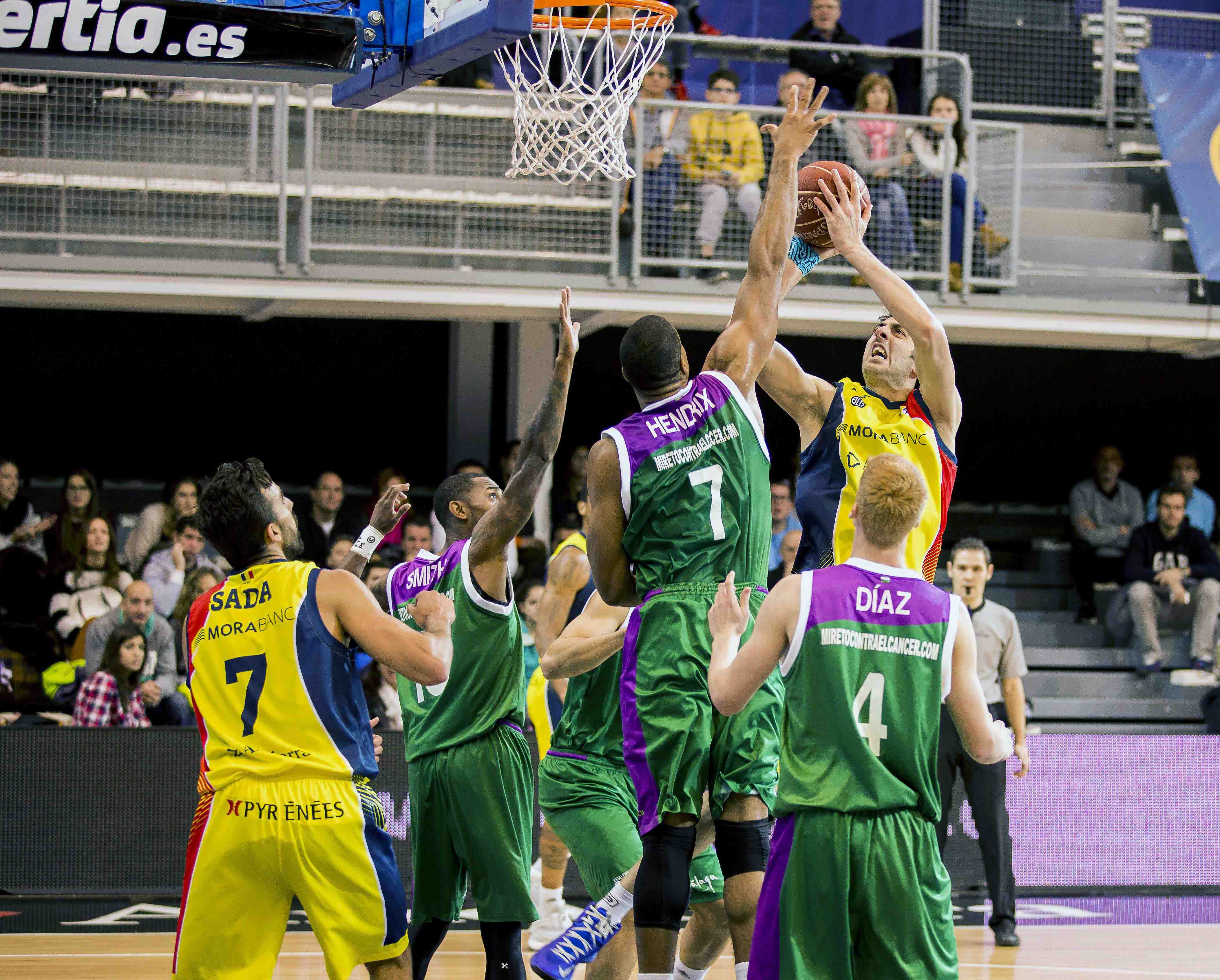Primera victòria a casa del MoraBanc en un final d\'infart contra l\'Unicaja (82-79)