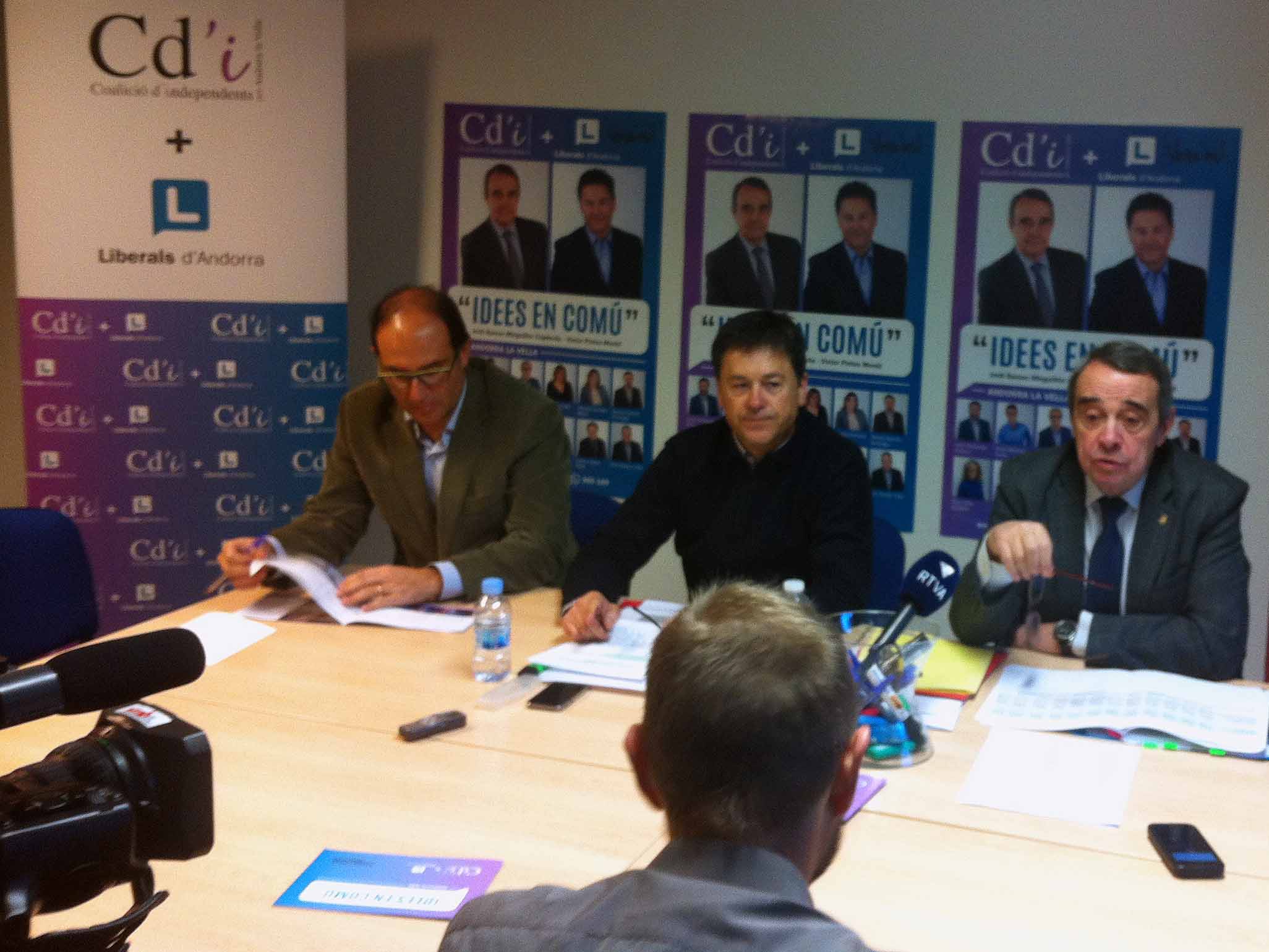 Cd\'I i Liberals posen la gestió financera comunal com a exemple del que els ha unit a la capital