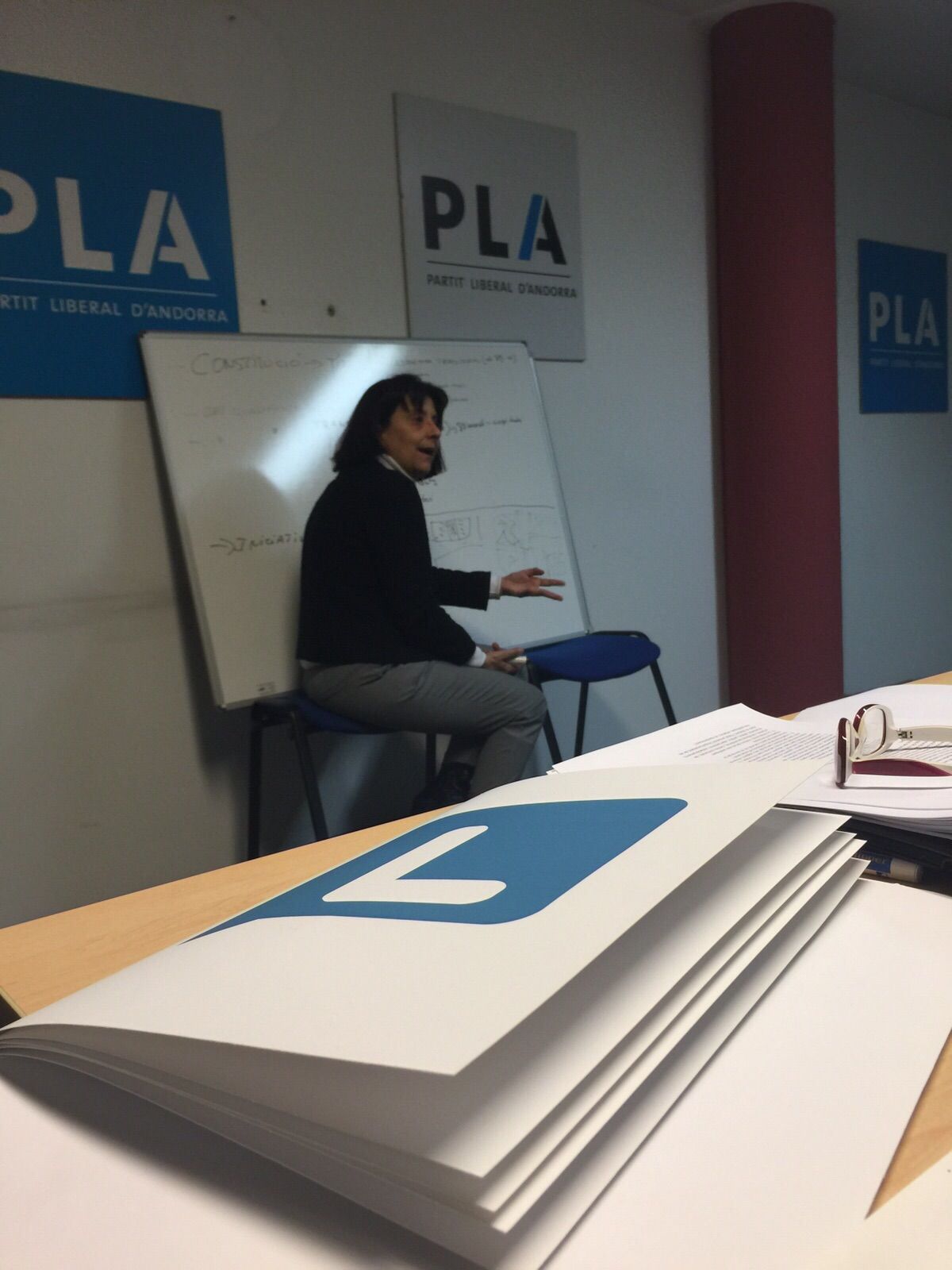 La implicació de Ferrer en la campanya electoral indigna el nucli dur del Govern