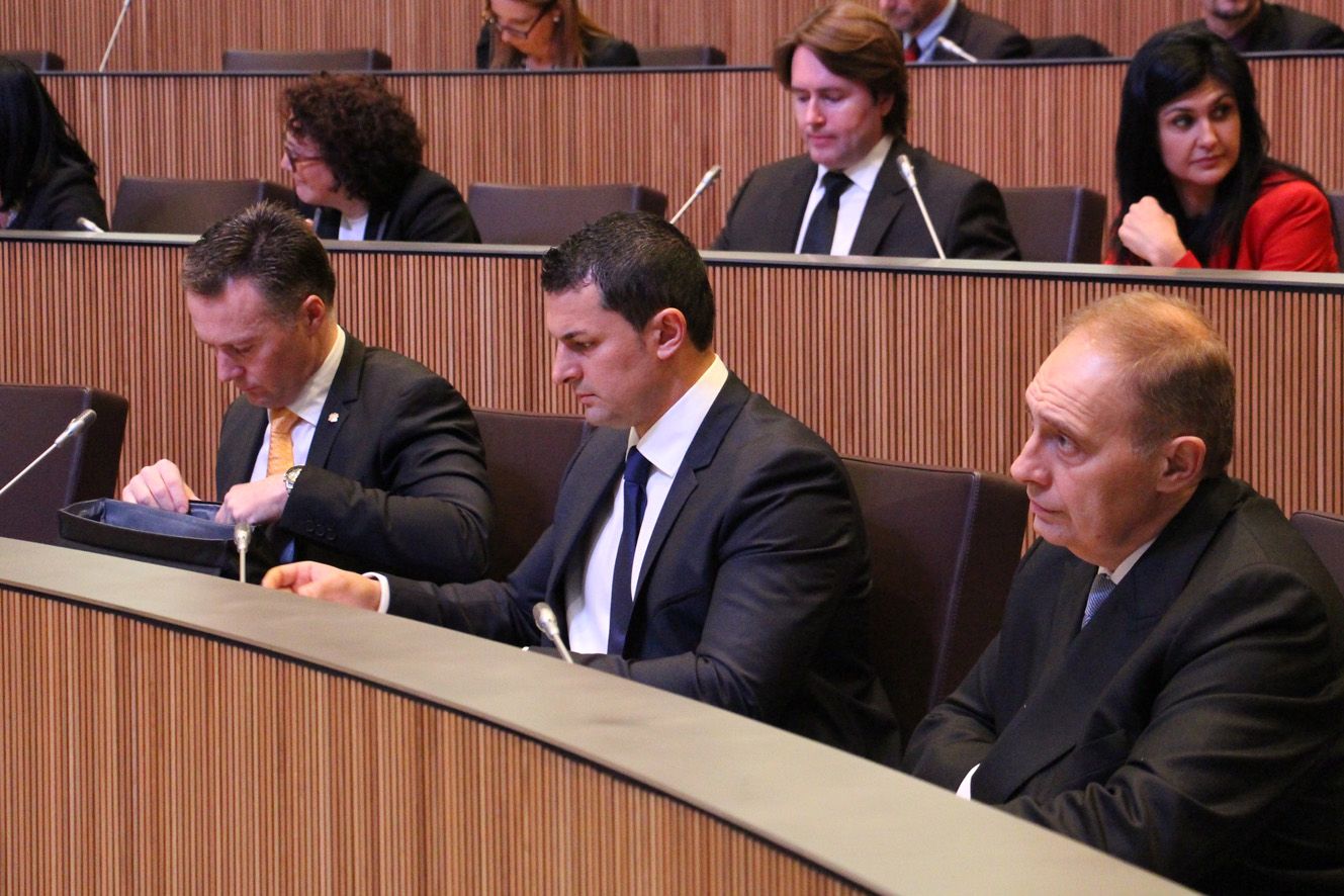 Liberals demana que s\'acrediti documentalment que s\'està al dia del pagament d\'ajuts socials