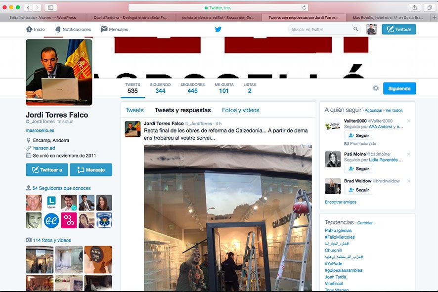 Ministre publicita negoci familiar amb la bandera de fons