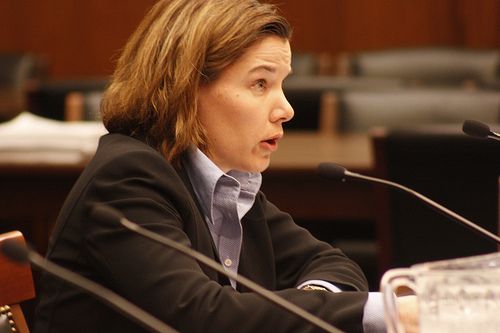 La directora del FinCEN admet que les decisions judicials ajuden l\'agència a millorar