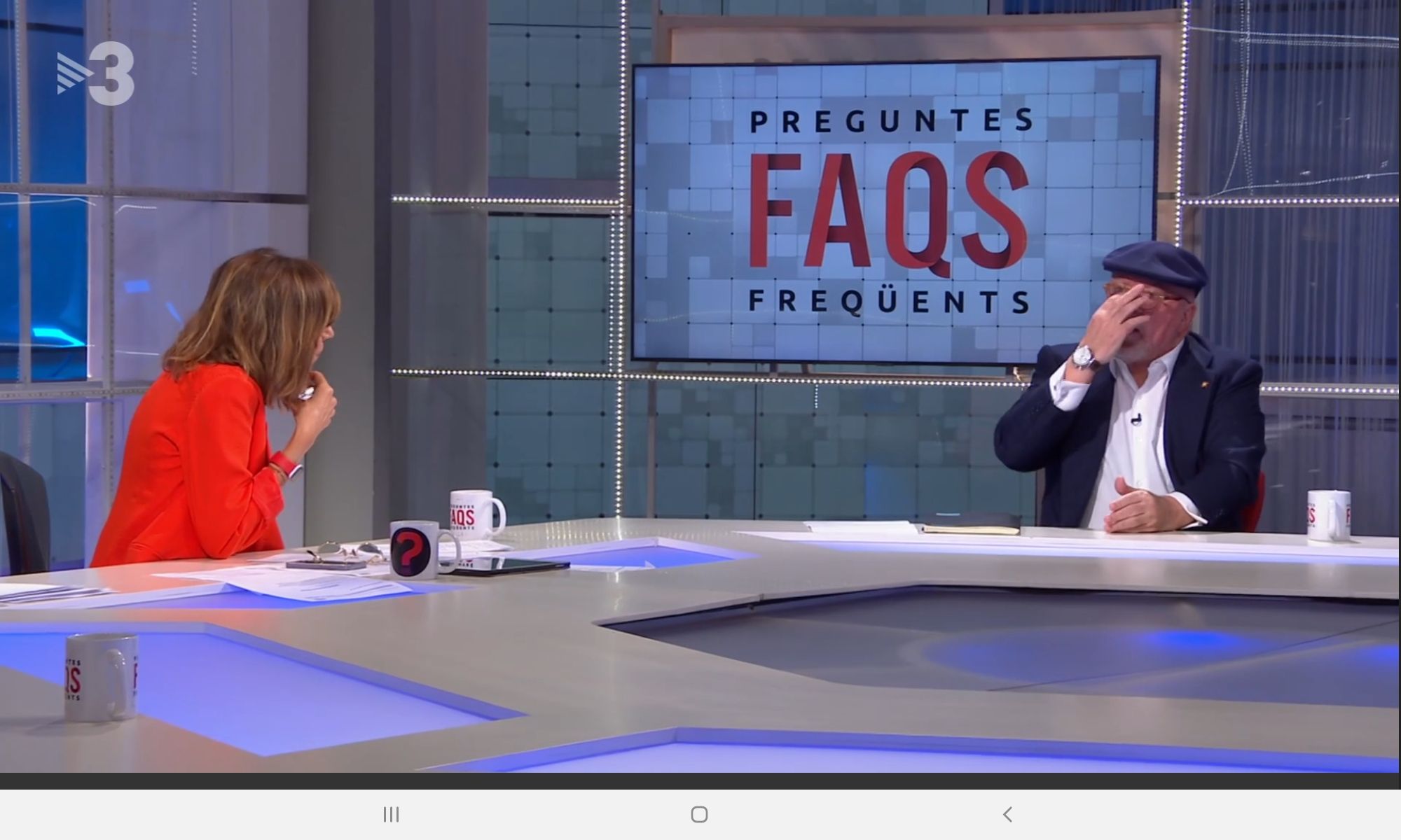 José Manuel Villarejo amb Cristina Puig al plató del 'FAQS' en un moment de l'entrevista. La portaveu del Sindicat, Rebeca Bonache.