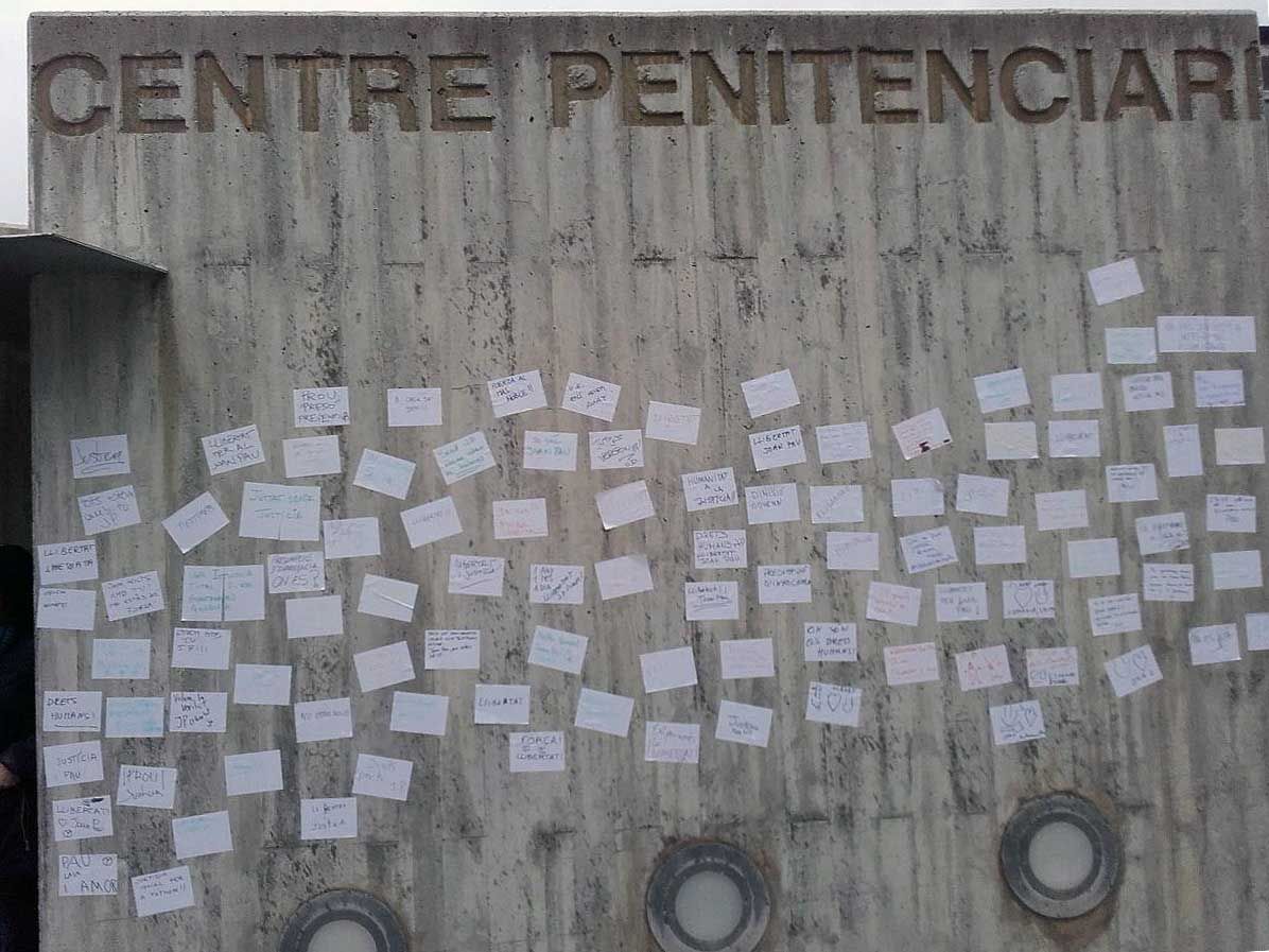 Prop de dues-centes persones mostren el seu suport a Joan Pau Miquel i en demanen l\'alliberament