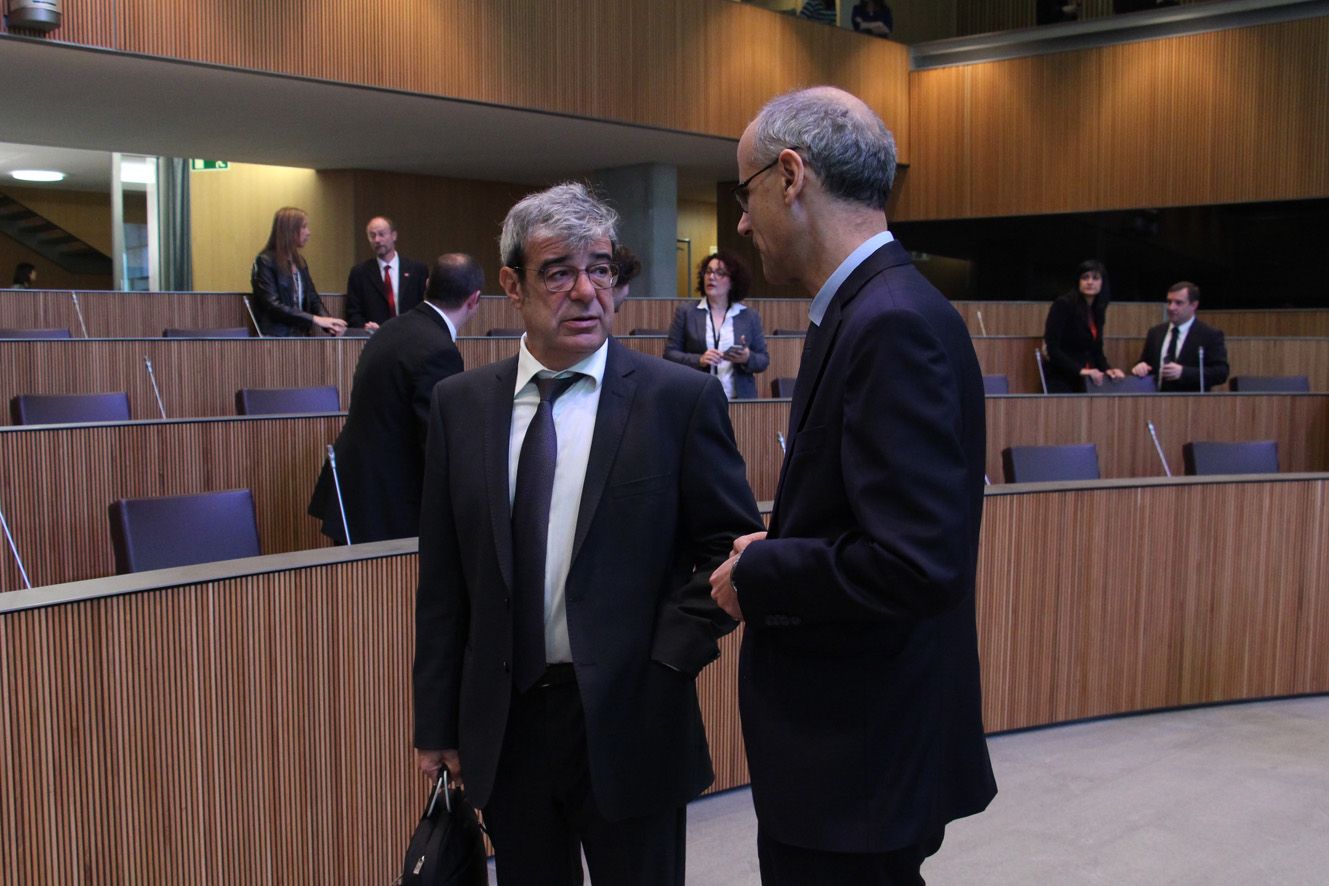 Martí i DA tanquen files al costat del ministre Cinca i obvien els \'diamants de sang\'