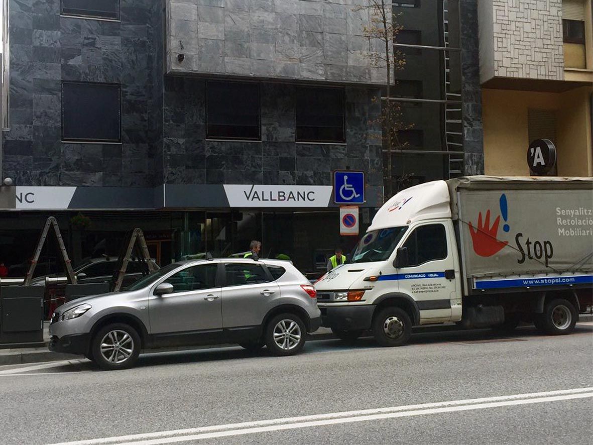 Vall Banc avança en les qüestions operatives i d\'imatge corporativa