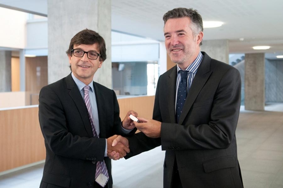 Govern treballa amb la idea de rebaixar la inversió el 2017 i congelar els salaris públics