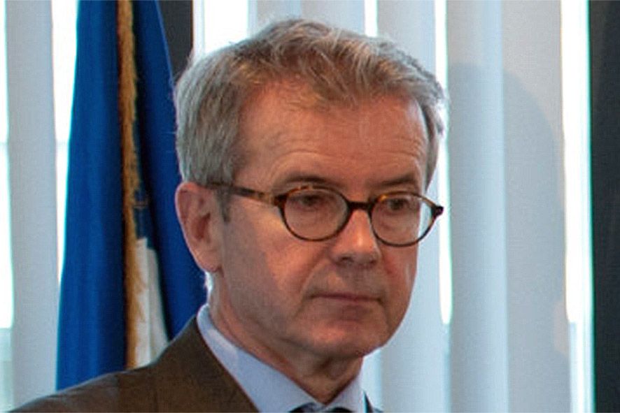 Hollande designa un apassionat del futbol representant seu com a Copríncep