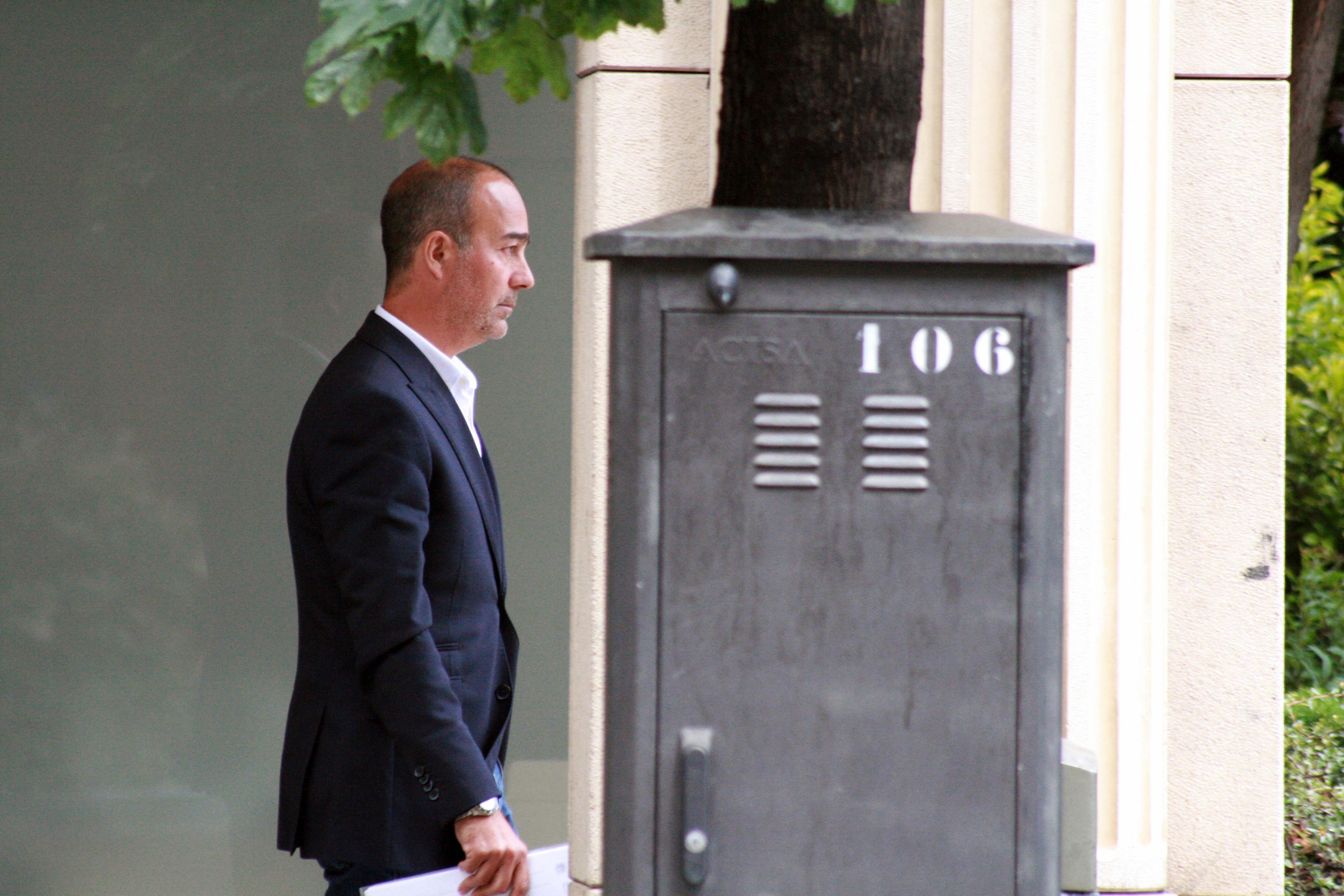 Rafael Pallardó en les immediacions de l'antiga seu de la Justícia andorrana després de prestar-hi una declaració. Rafael Pallardó en les immediacions de l'antiga seu de la Justícia andorrana després de prestar-hi una declaració.