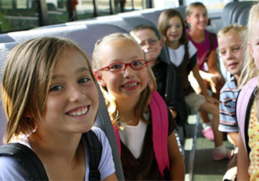 Les retallades en el bus escolar posen en entredit la seguretat i la bona convivència