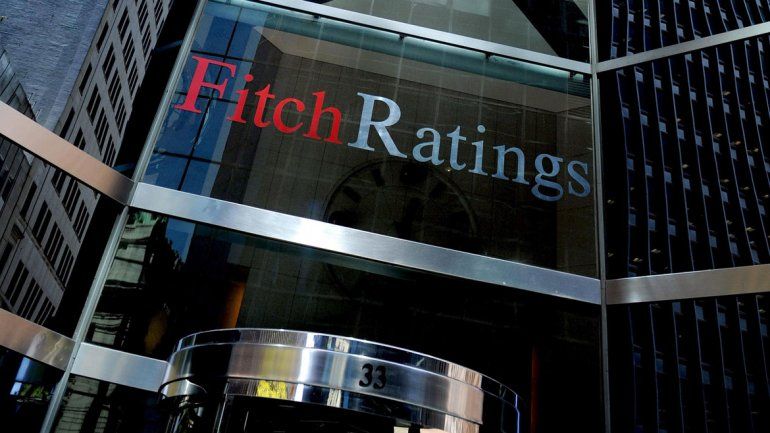 Fitch manté la qualificació del país amb perspectiva estable però obvia elements que no van tan bé