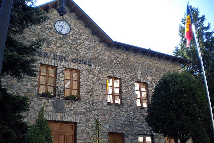 La majoria comunal de Sant Julià juga a fet i amagar i acaba convocant el plenari dels comptes per a dimecres a les 4 de la tarda