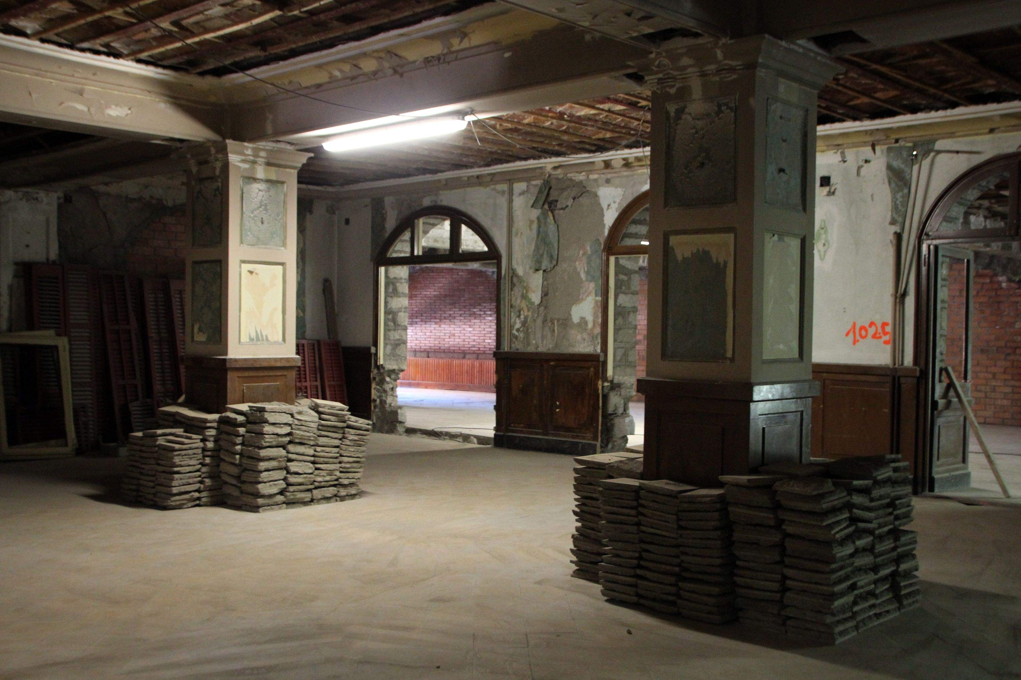 Fort ensurt per la cessió d\'un pis en les obres de rehabilitació de l\'antic hotel Rosaleda