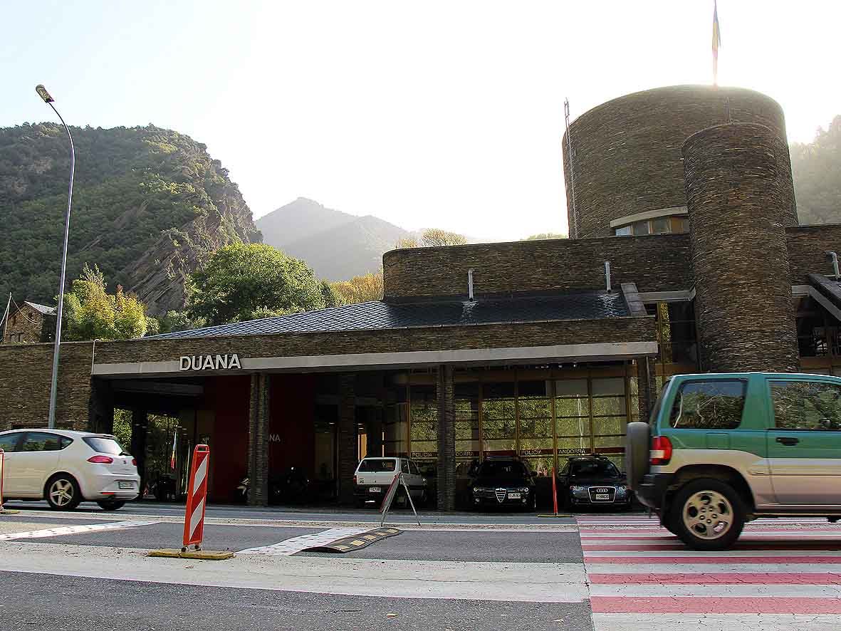 Més problemes per poder exportar: un programa informàtic de 600.000 euros que no va i haver de passar per Bèlgica