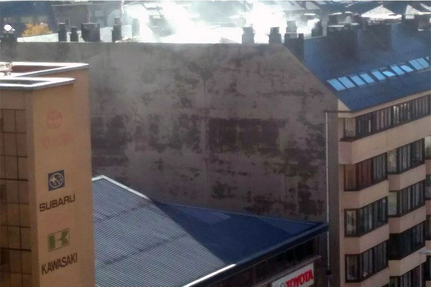 Ensurt per una alerta de fum en una xemeneia a l\'avinguda Fiter i Rossell d\'Escaldes