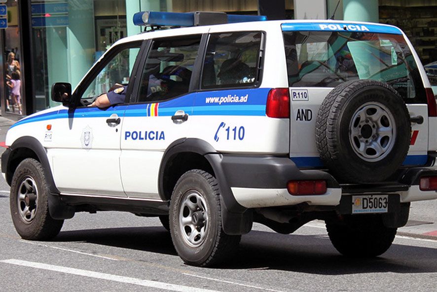 Fort dispositiu policíac per intentar estrènyer el setge als lladres després d\'un altre robatori a Anyós