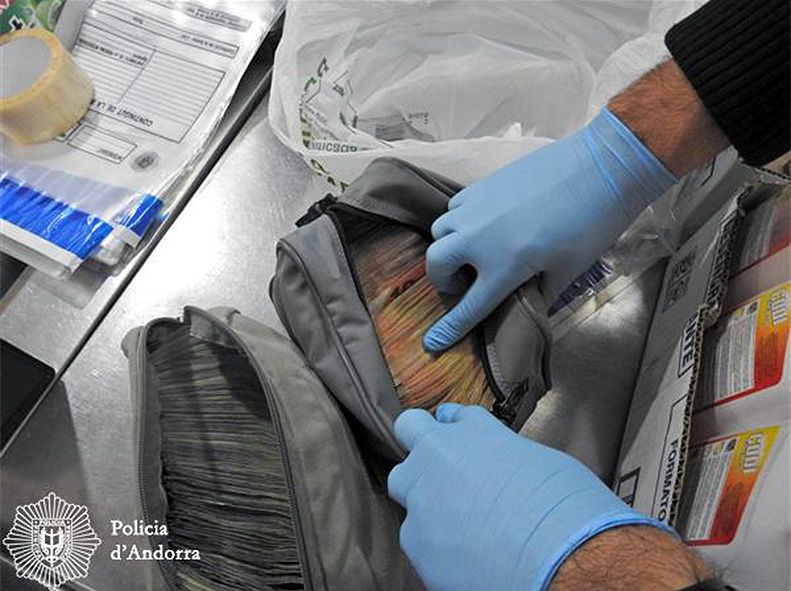 Temor al Pas de la Casa que la pressió \'anti-tabac\' de França acabi ofegant el poble