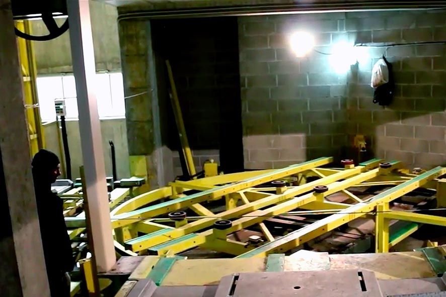 El retard en l\'aparcament dels Pouets amaga una \'guerra\' entre empreses i assessors legals