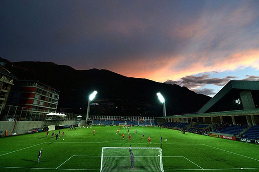 La UEFA diu prou i Govern haurà d\'invertir mig milió d\'euros per millorar la il·luminació de l\'Estadi Nacional