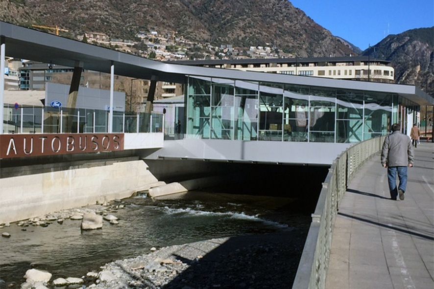 El cafè a l\'estació d\'autobusos haurà de ser de màquina (expenedora)