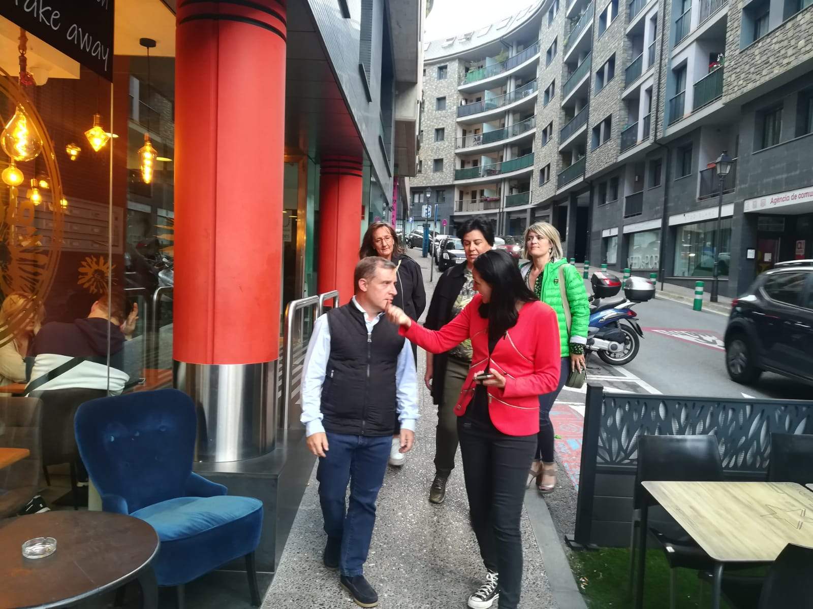 Josep Majoral, Olga Molné, Maria Àngels Marfany, Eva Sansa i Diana Sánchez, aquest divendres a la Ruta de la Tapa.