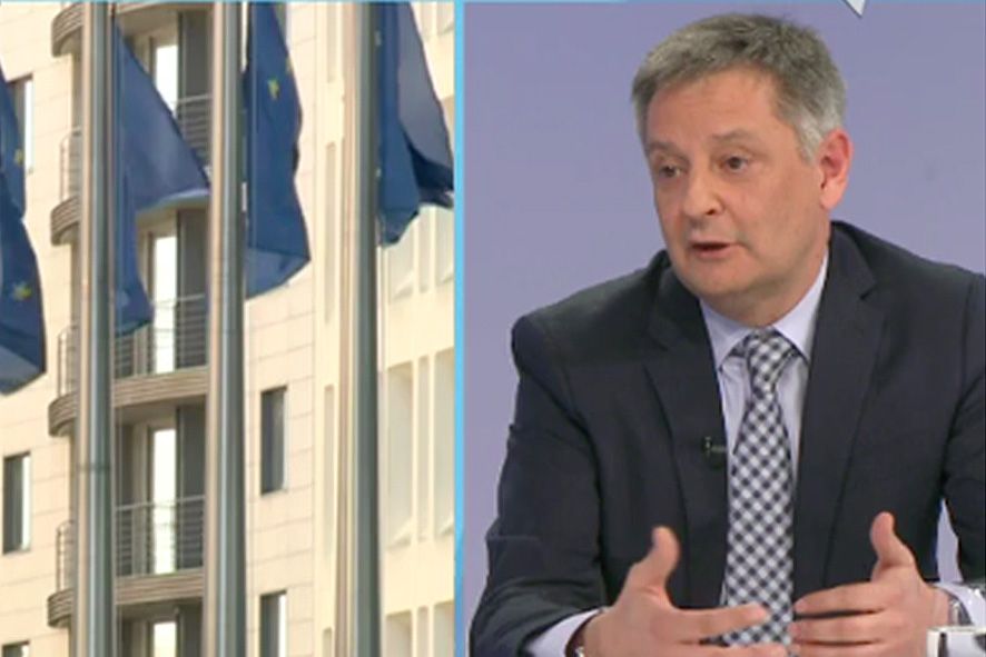 El cap de Govern per ara rep carbasses de les candidates a rellevar Saboya, que confirma que no pot seguir a Exteriors