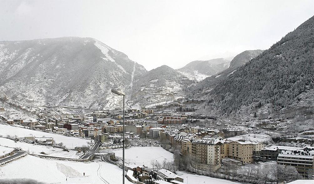 El dia que una pala del COEX va patinar obrint un \'camí consolar\' als Cortals d\'Encamp