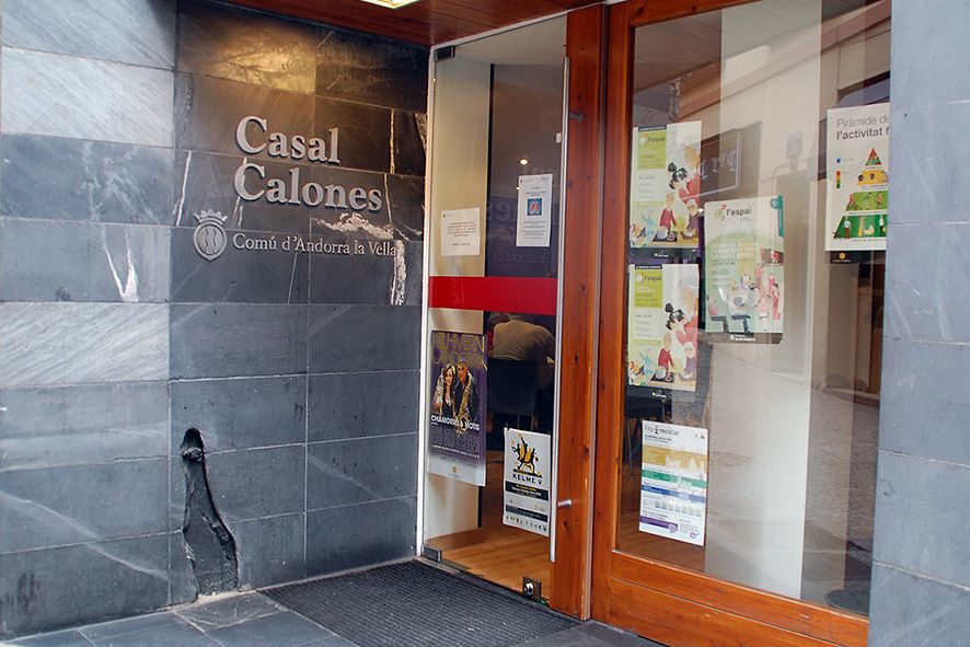 El comú d\'Andorra la Vella \'s\'ennuega\' amb els àpats del Casal Calones