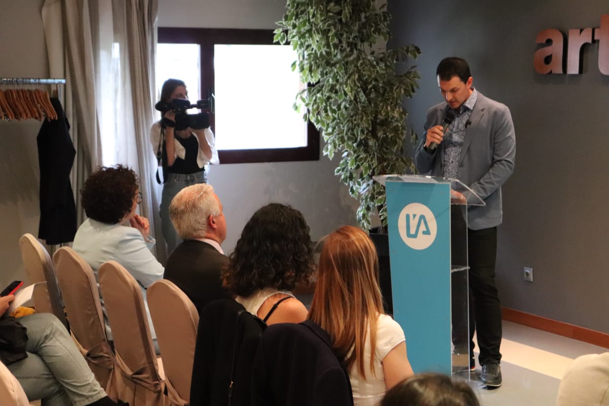 Jordi Gallardo pronunciant el discurs de comiat.