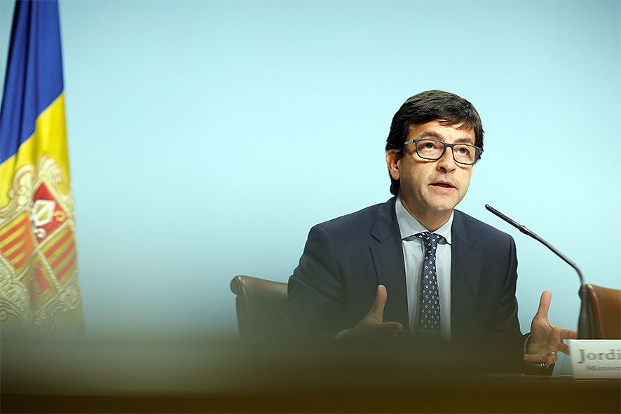 Cinca força un canvi d\'hora per evitar ser \'caçat\' a l\'entrada de la Batllia en anar a declarar pel \'cas Orfund\'