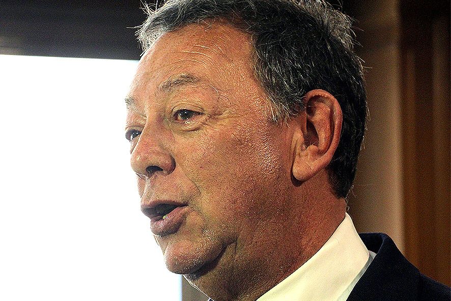 El comú de Sant Julià confia en l\'interventor, que no pot exercir el càrrec durant tres mesos però sí treballar en altres funcions