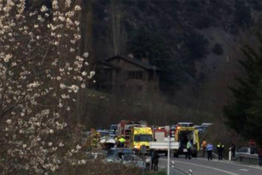 Mor l\'actual màxim responsable de la firma laurediana Texbor i les seves filles pateixen greus ferides en un xoc a Anserall