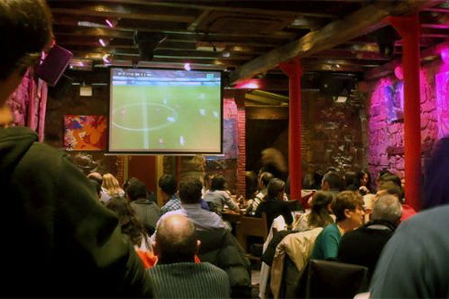 Les retransmissions televisives a locals públics són un dels conceptes pels quals l'SDADV ha de cobrar.